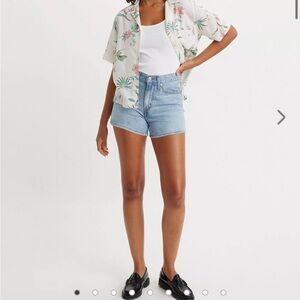 Levi’s 80s Mom Shorts